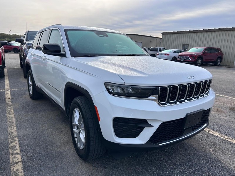 Jeep Grand Cherokee Vehicle Full-screen Gallery Image 2