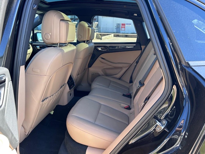 Porsche Macan Vehicle Full-screen Gallery Image 8