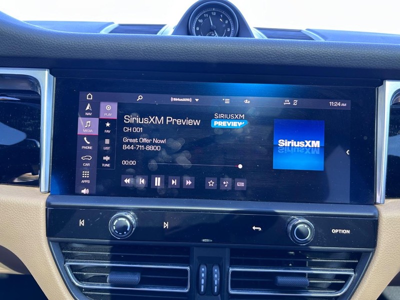 Porsche Macan Vehicle Full-screen Gallery Image 15