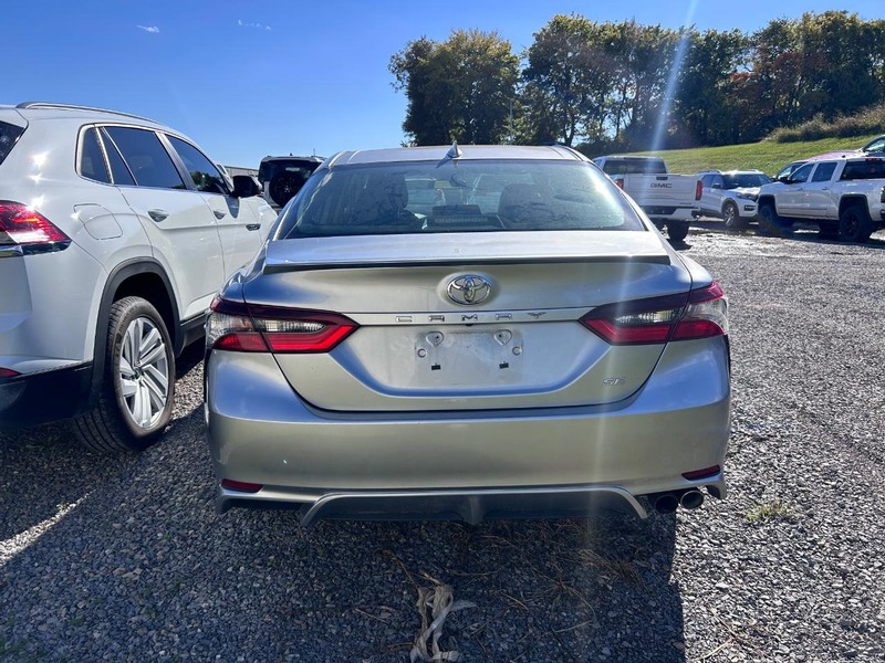 Toyota Camry Vehicle Full-screen Gallery Image 3