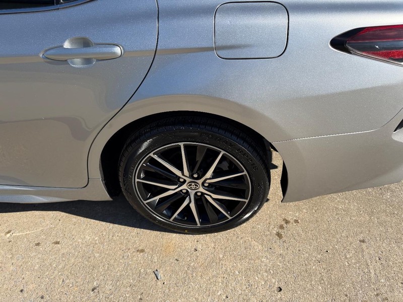 Toyota Camry Vehicle Full-screen Gallery Image 5