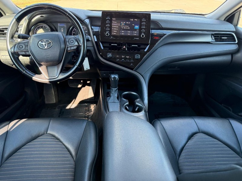 Toyota Camry Vehicle Full-screen Gallery Image 7
