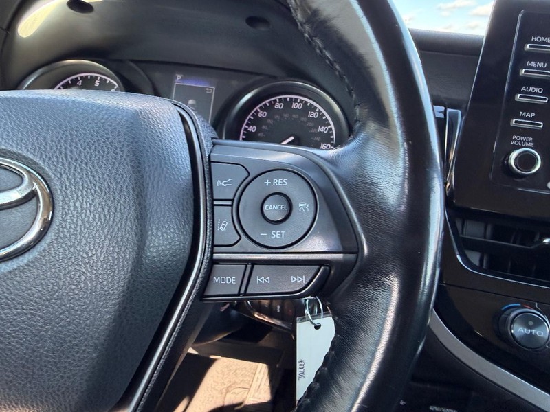 Toyota Camry Vehicle Full-screen Gallery Image 10