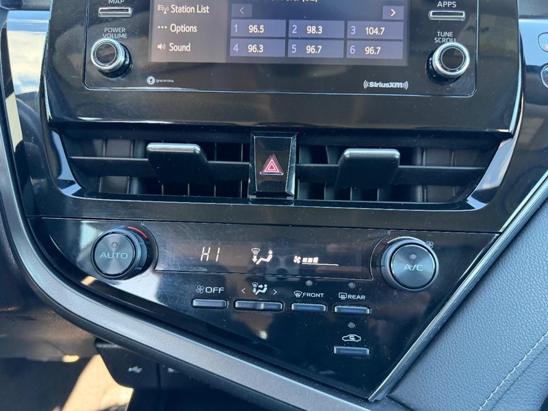 Toyota Camry Vehicle Full-screen Gallery Image 12