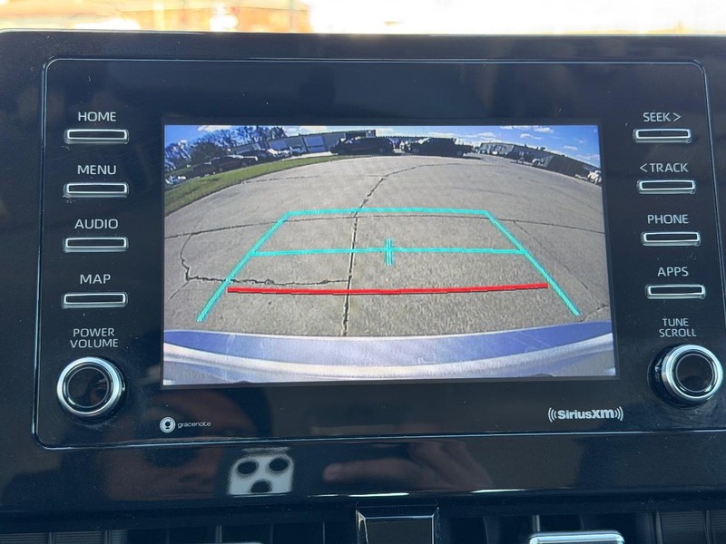 Toyota Camry Vehicle Full-screen Gallery Image 18