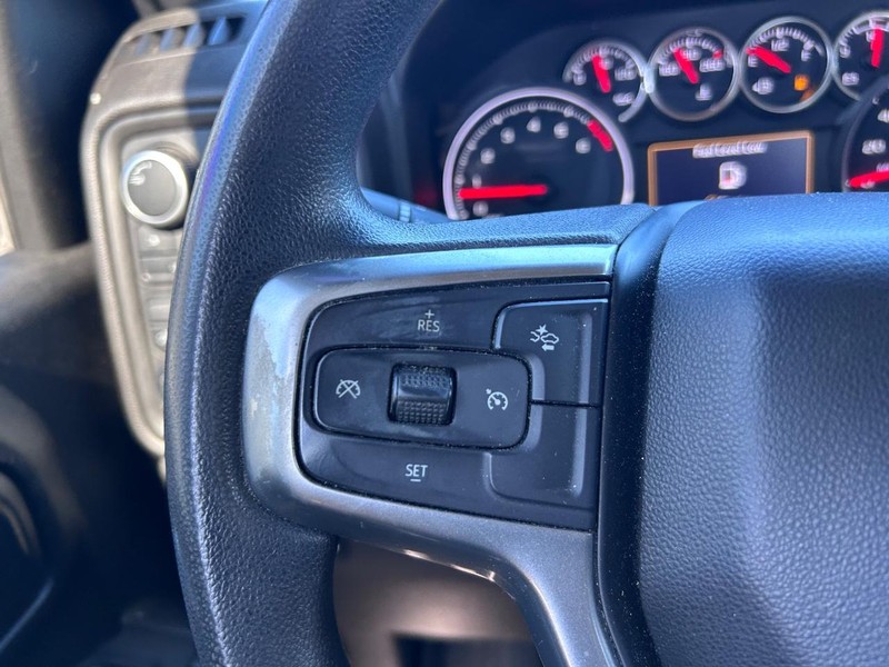 Chevrolet Silverado 2500HD Vehicle Full-screen Gallery Image 10