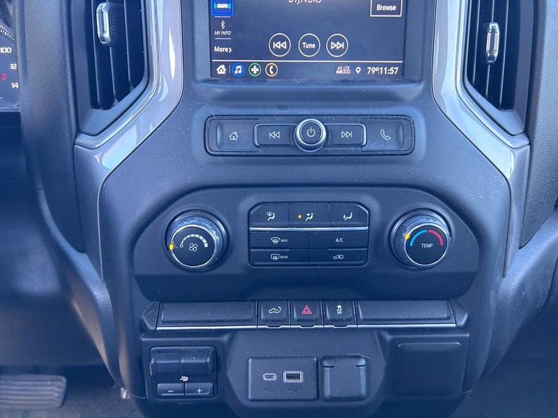 Chevrolet Silverado 2500HD Vehicle Full-screen Gallery Image 13