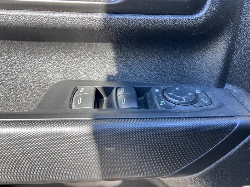 Chevrolet Silverado 2500HD Vehicle Full-screen Gallery Image 15