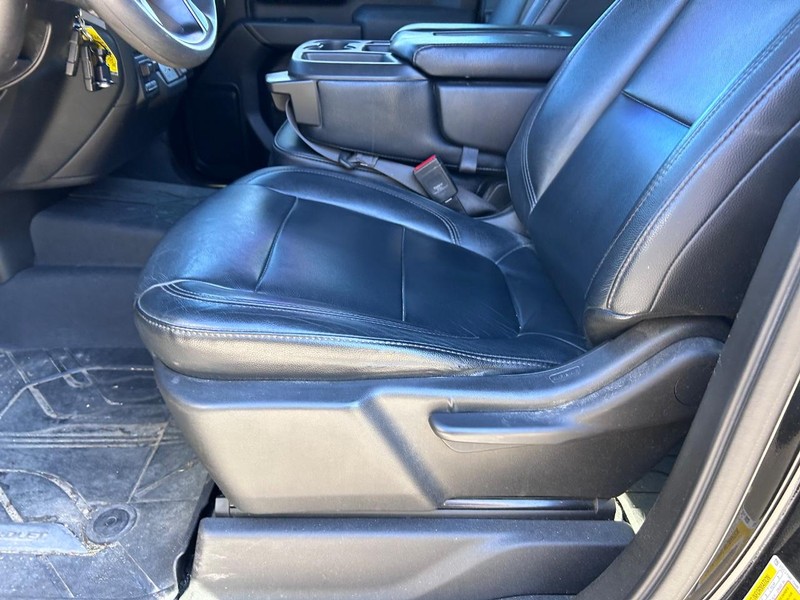 Chevrolet Silverado 2500HD Vehicle Full-screen Gallery Image 16