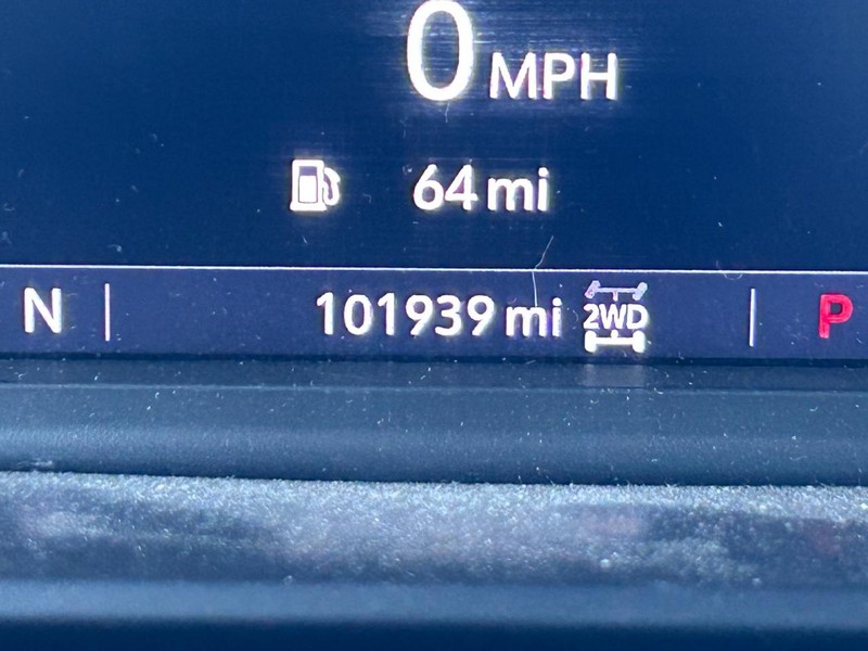 Chevrolet Silverado 2500HD Vehicle Full-screen Gallery Image 17