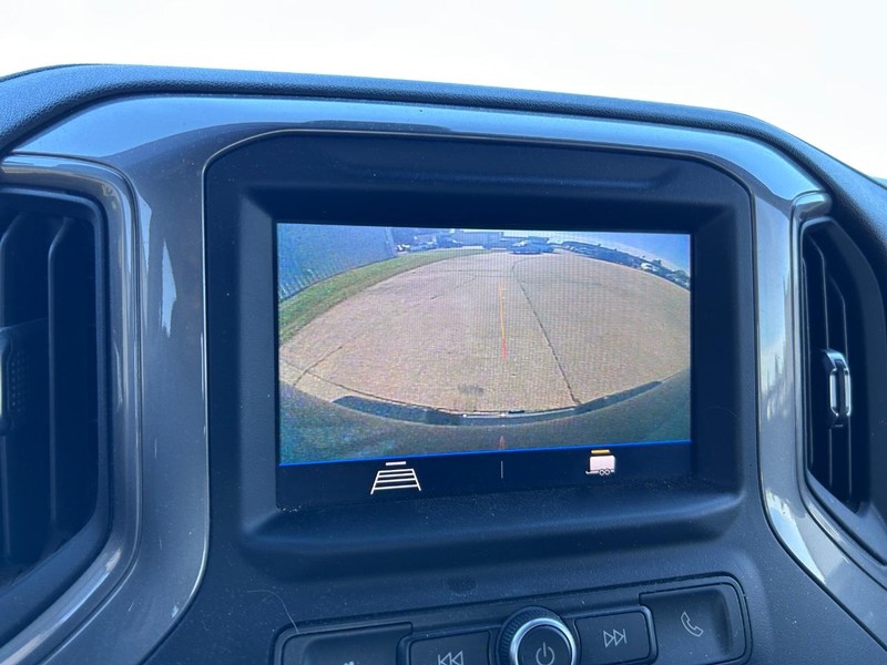 Chevrolet Silverado 2500HD Vehicle Full-screen Gallery Image 18