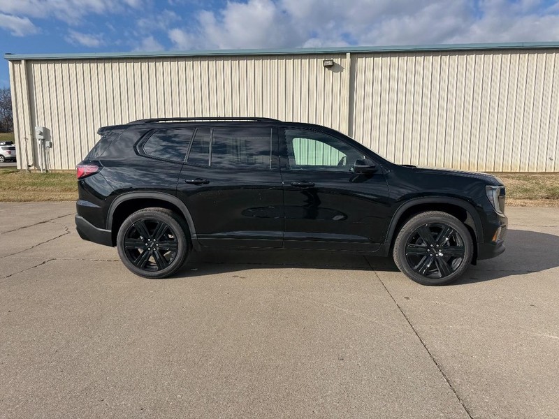 GMC Acadia Vehicle Full-screen Gallery Image 2