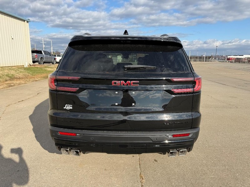 GMC Acadia Vehicle Full-screen Gallery Image 4