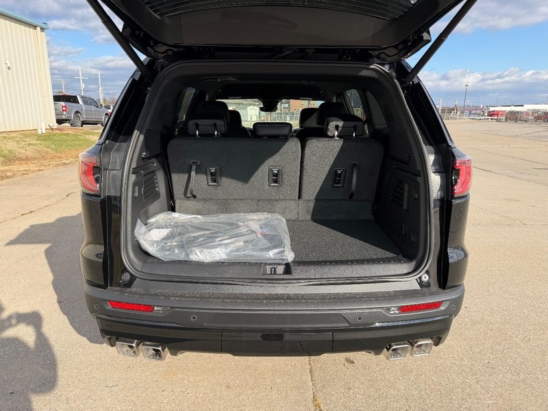 GMC Acadia Vehicle Full-screen Gallery Image 5