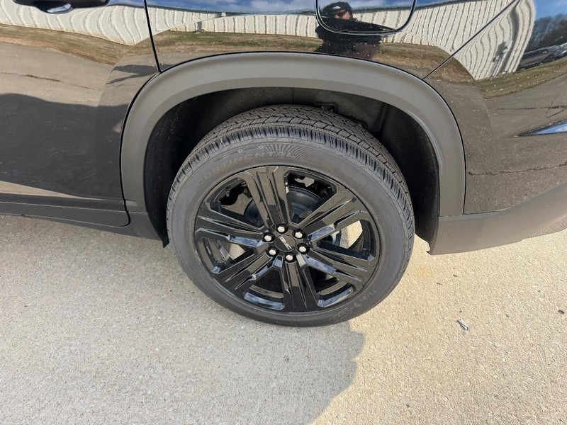 GMC Acadia Vehicle Full-screen Gallery Image 7