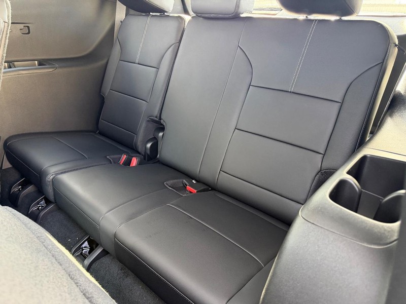 GMC Acadia Vehicle Full-screen Gallery Image 8