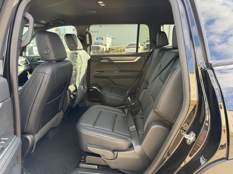 GMC Acadia Vehicle Full-screen Gallery Image 9