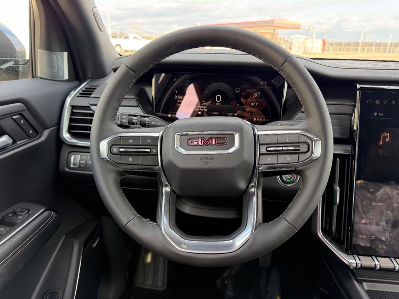 GMC Acadia Vehicle Full-screen Gallery Image 12