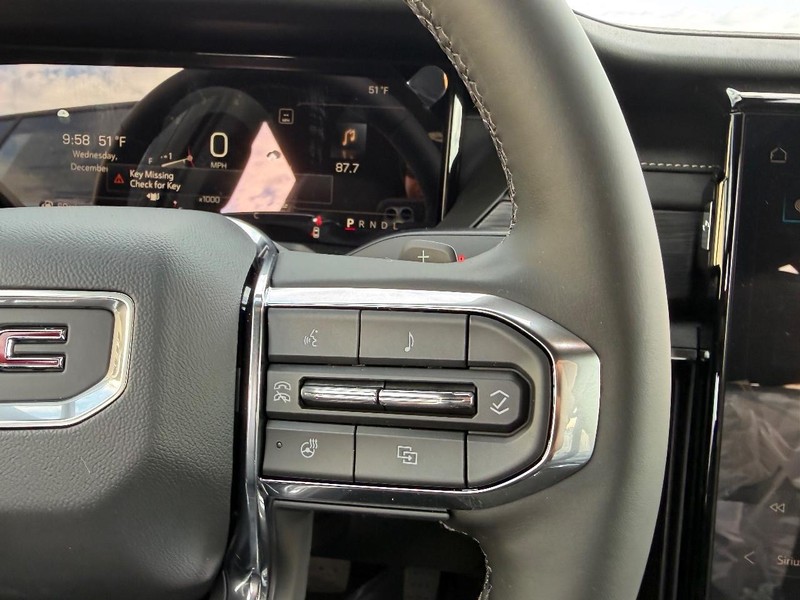 GMC Acadia Vehicle Full-screen Gallery Image 14