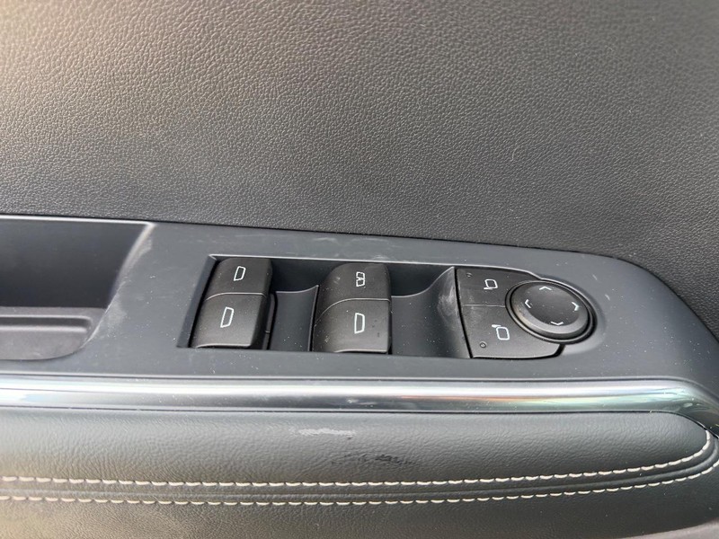 GMC Acadia Vehicle Full-screen Gallery Image 19