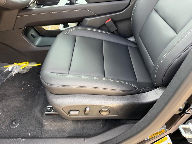 GMC Acadia Vehicle Full-screen Gallery Image 20