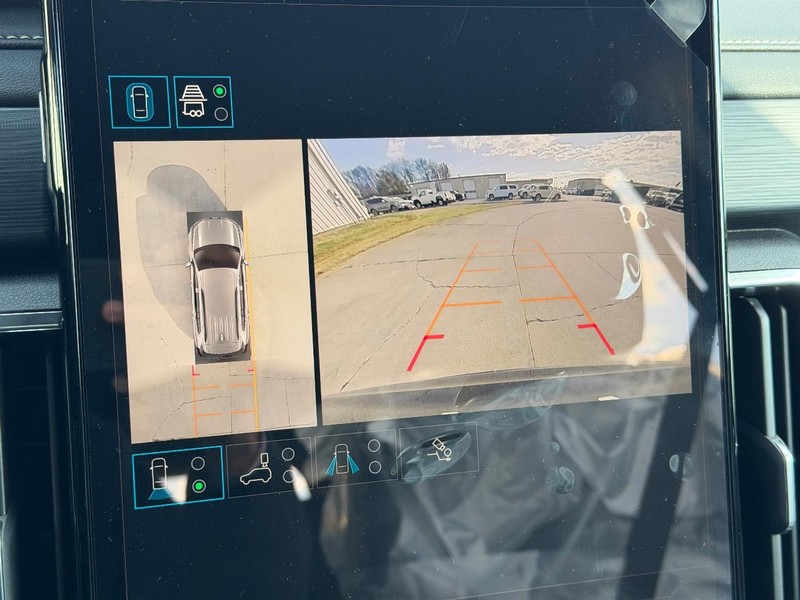 GMC Acadia Vehicle Full-screen Gallery Image 22