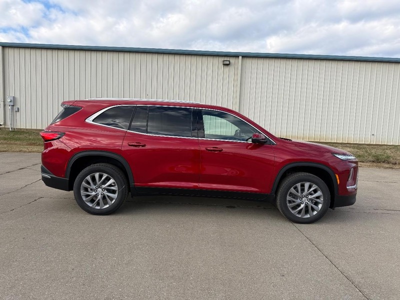 Buick Enclave Vehicle Full-screen Gallery Image 2