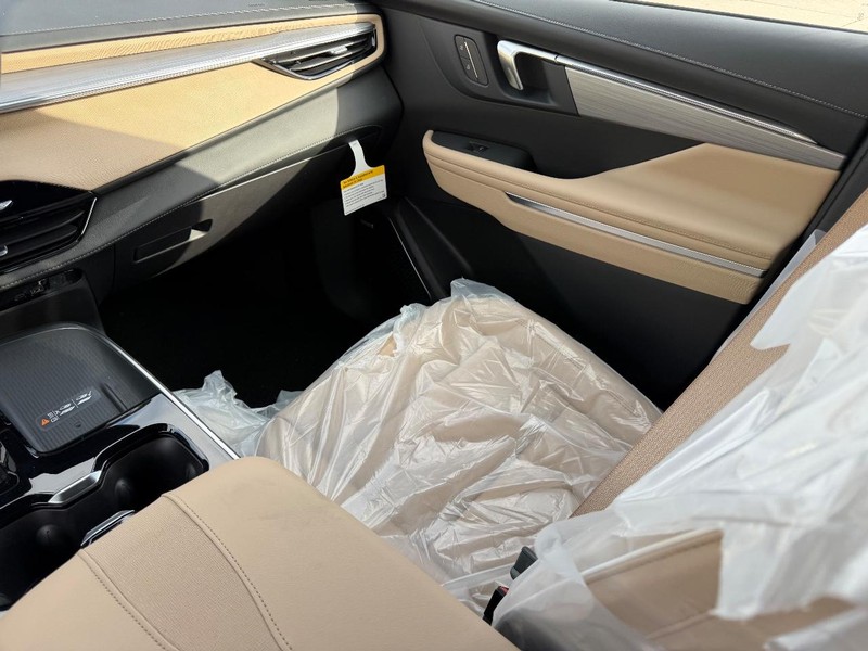 Buick Enclave Vehicle Full-screen Gallery Image 18