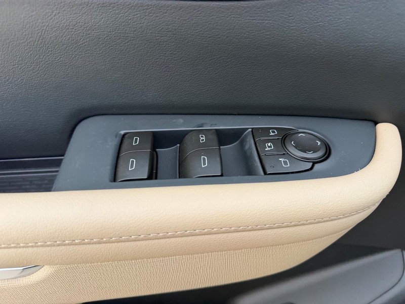 Buick Enclave Vehicle Full-screen Gallery Image 19