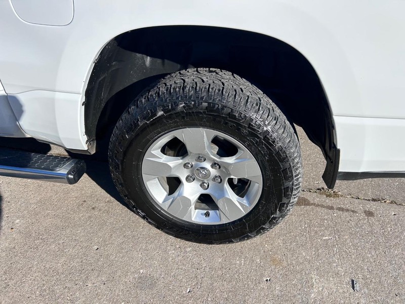 Ram 1500 Vehicle Full-screen Gallery Image 6