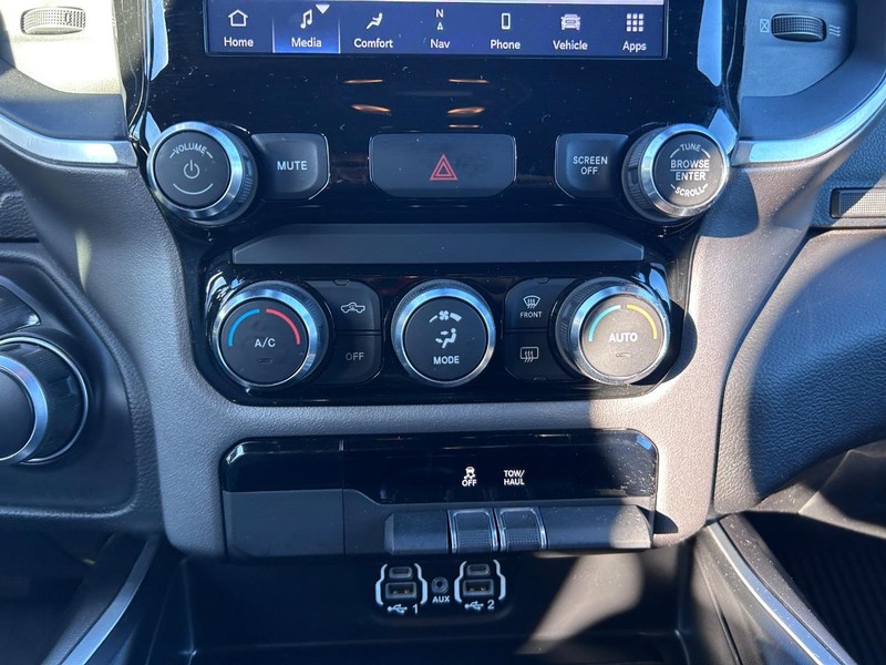 Ram 1500 Vehicle Full-screen Gallery Image 13