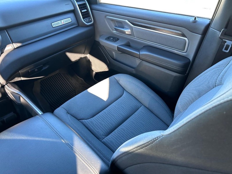 Ram 1500 Vehicle Full-screen Gallery Image 15