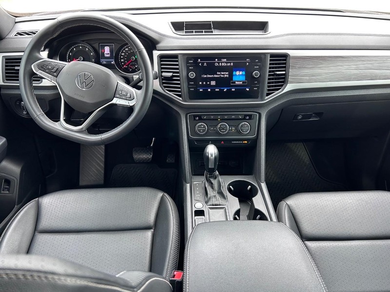 Volkswagen Atlas Cross Sport Vehicle Full-screen Gallery Image 9