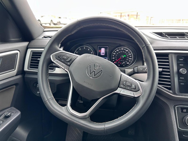 Volkswagen Atlas Cross Sport Vehicle Full-screen Gallery Image 10