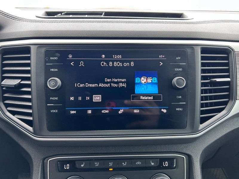 Volkswagen Atlas Cross Sport Vehicle Full-screen Gallery Image 13