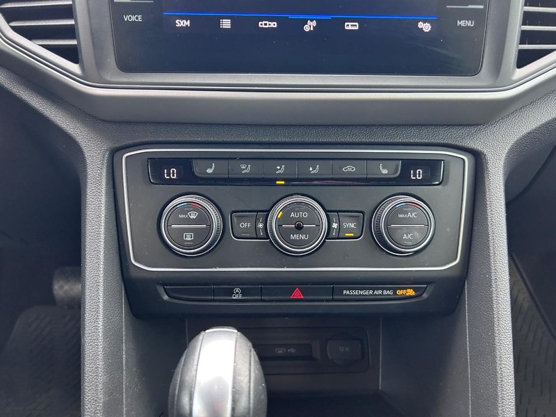 Volkswagen Atlas Cross Sport Vehicle Full-screen Gallery Image 14