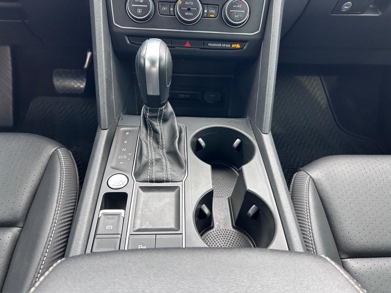 Volkswagen Atlas Cross Sport Vehicle Full-screen Gallery Image 15