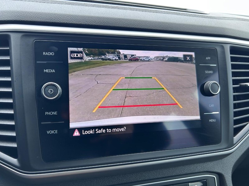 Volkswagen Atlas Cross Sport Vehicle Full-screen Gallery Image 20