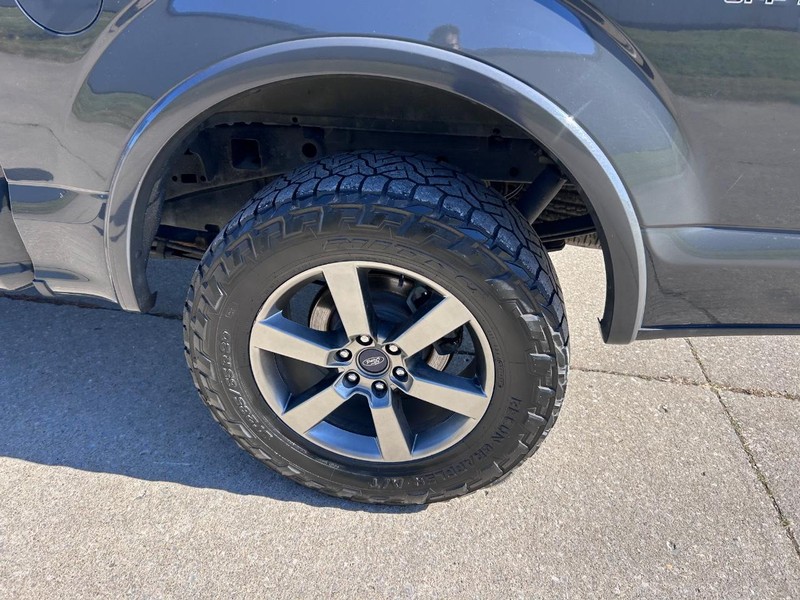 Ford F-150 Vehicle Full-screen Gallery Image 6