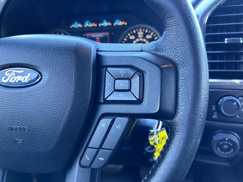 Ford F-150 Vehicle Full-screen Gallery Image 11