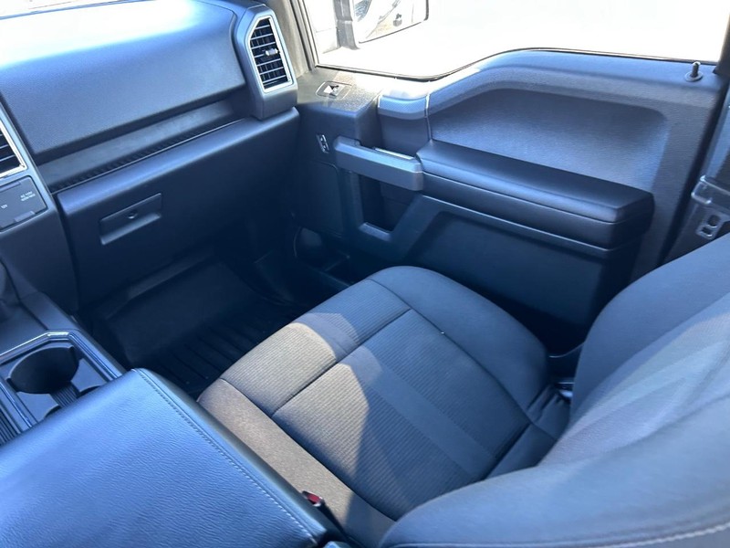 Ford F-150 Vehicle Full-screen Gallery Image 15