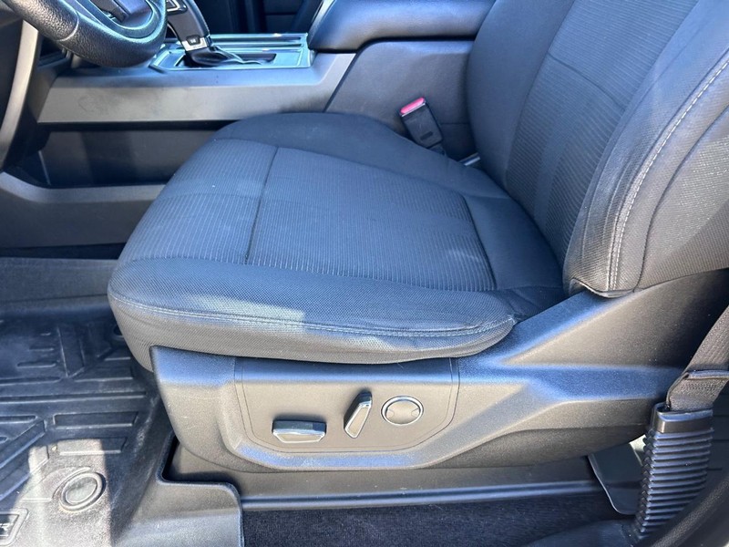 Ford F-150 Vehicle Full-screen Gallery Image 17