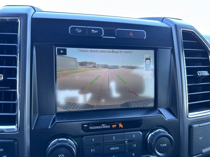 Ford F-150 Vehicle Full-screen Gallery Image 19