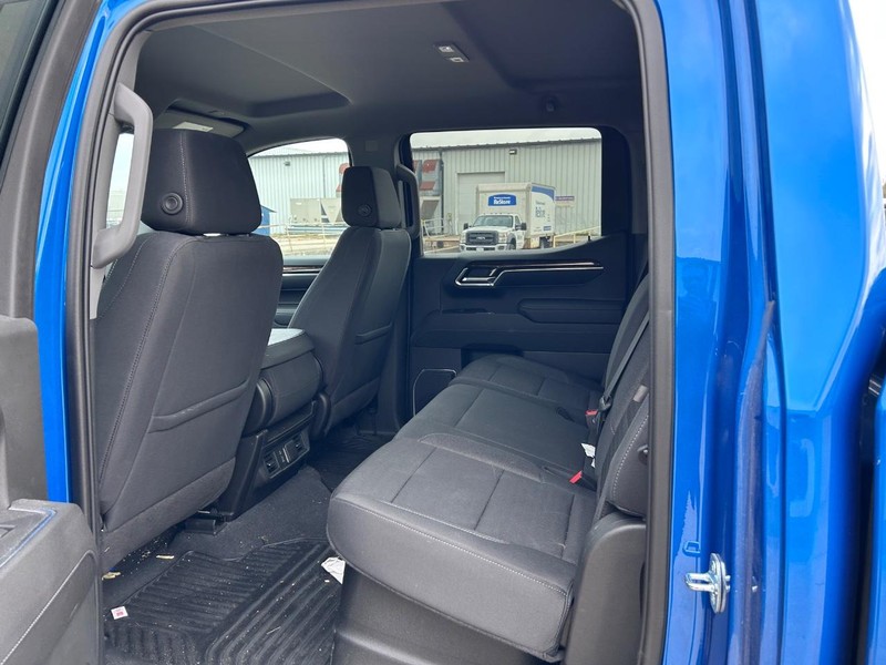 GMC Sierra 1500 Vehicle Full-screen Gallery Image 7