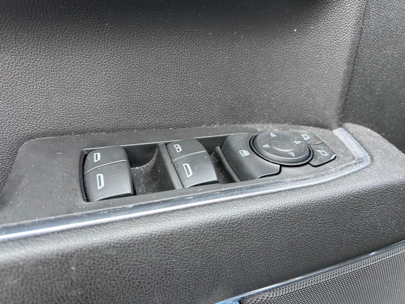 GMC Sierra 1500 Vehicle Full-screen Gallery Image 15