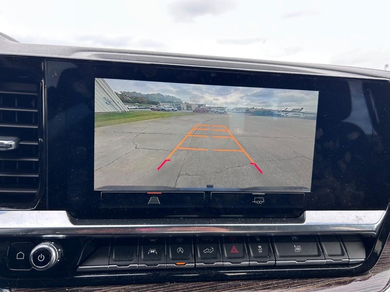 GMC Sierra 1500 Vehicle Full-screen Gallery Image 18