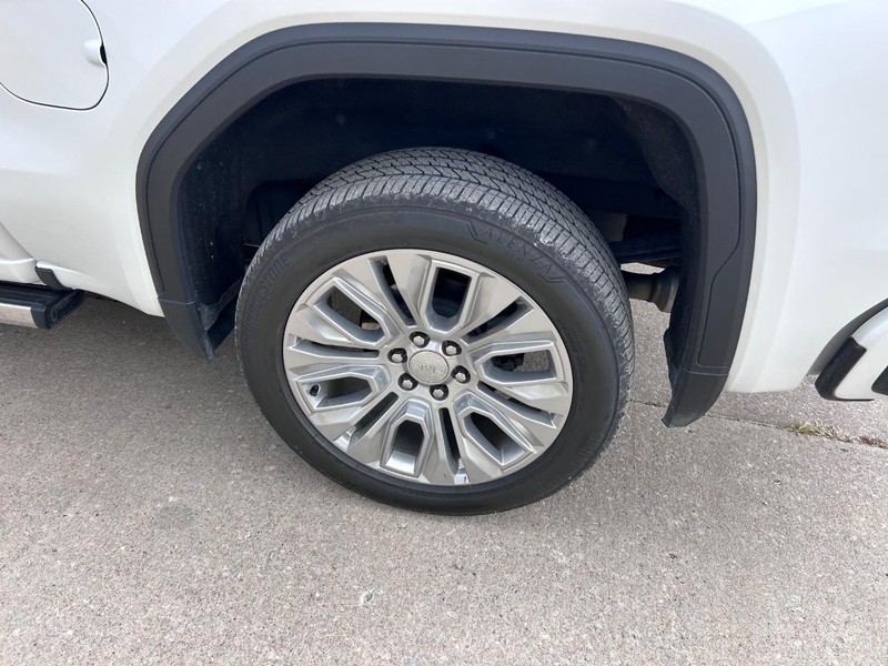 GMC Sierra 1500 Limited Vehicle Full-screen Gallery Image 6