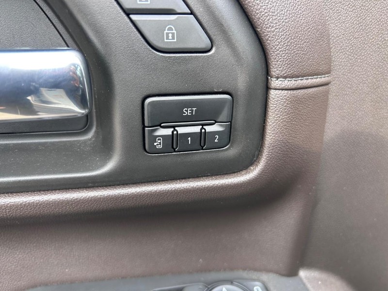 GMC Sierra 1500 Limited Vehicle Full-screen Gallery Image 17