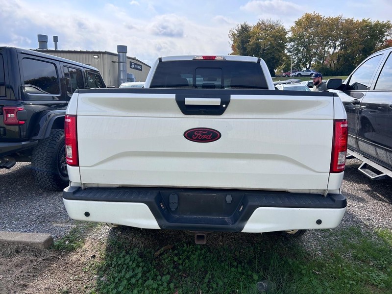 Ford F-150 Vehicle Full-screen Gallery Image 3