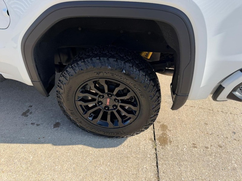 GMC Sierra 1500 Vehicle Full-screen Gallery Image 6